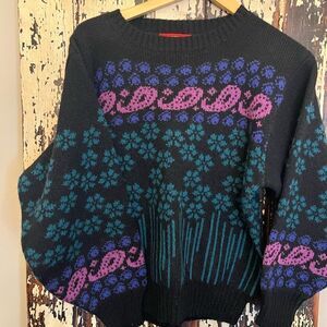 Women’s vintage 1980’s wool Halston III chunky sweater. Size Medium.
